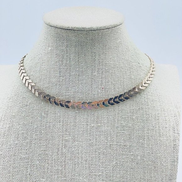 American Eagle Signed Arrow Necklace Gold Tone Teen Tween Classic Career Cosplay - Picture 1 of 7